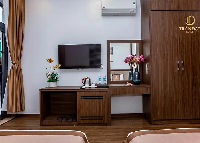 Khách sạn Trần đạt