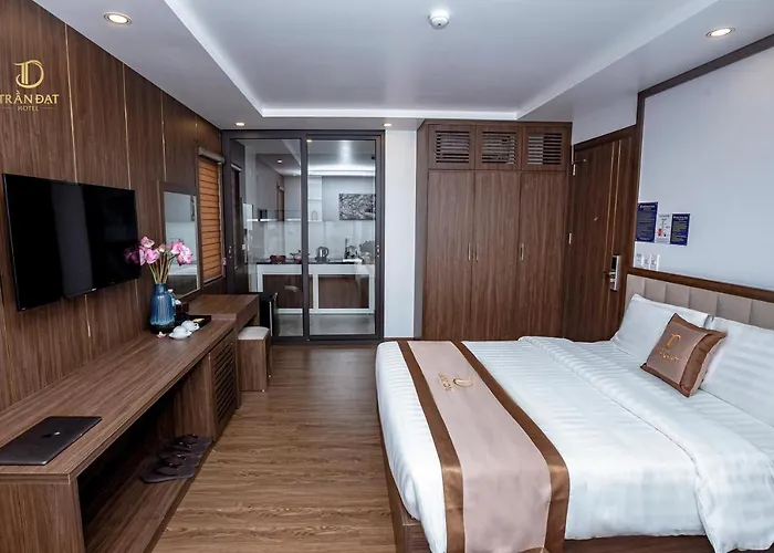 Trần đạt 3* Hạ Long