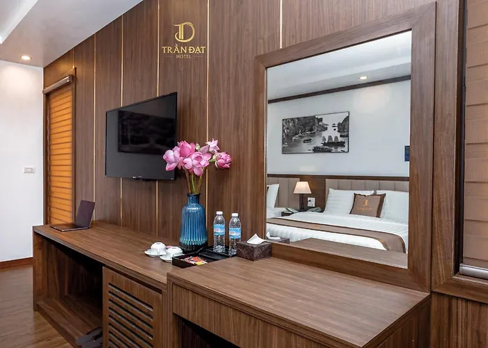 Trần đạt 3* Hạ Long